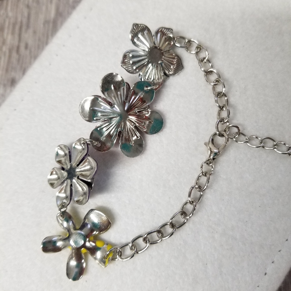 Reserved Paparazzi Flower Patch Fantasy Bracelet - Picture 3 of 7